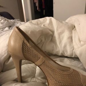 Jenifer Lopez tan high heels